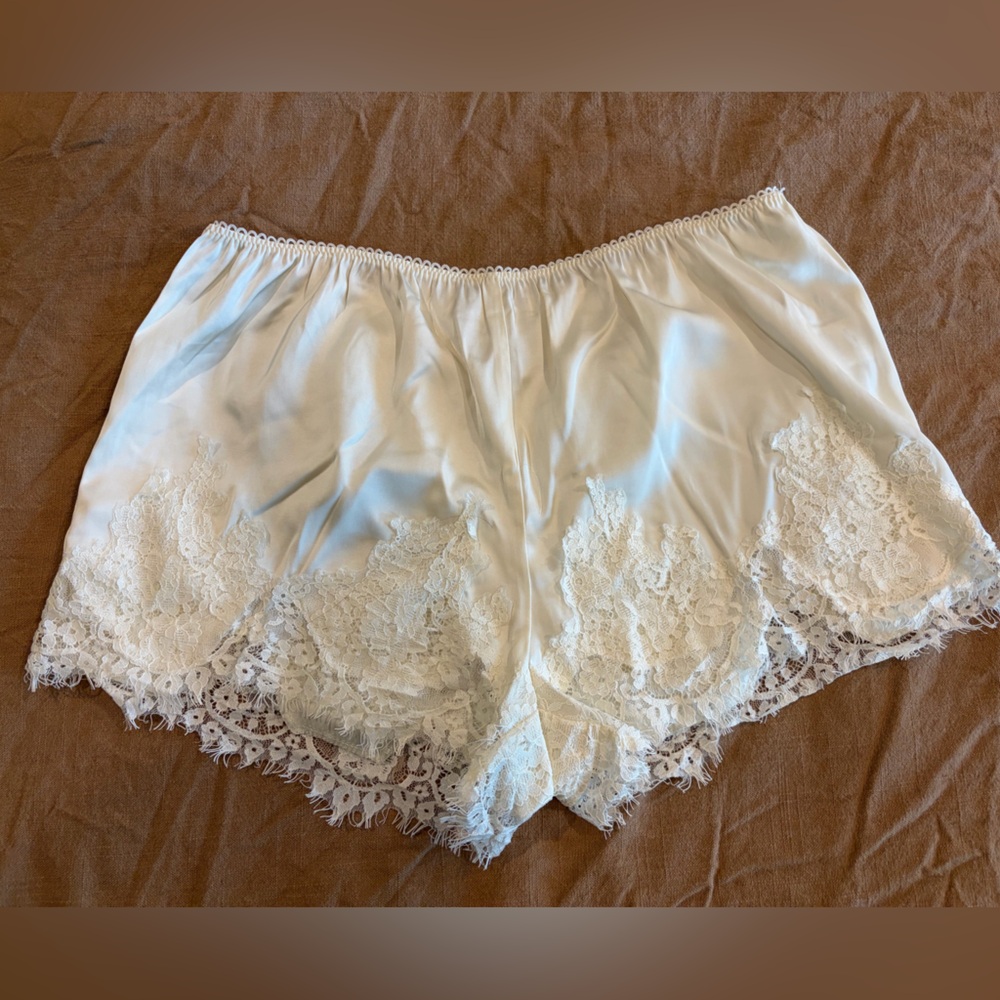 Ivory lace shorts new with tags